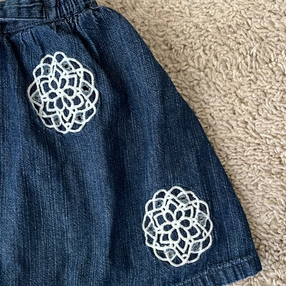 Children’s Place 3T denim skirt with white appliqués. Lined w/built in underwear
